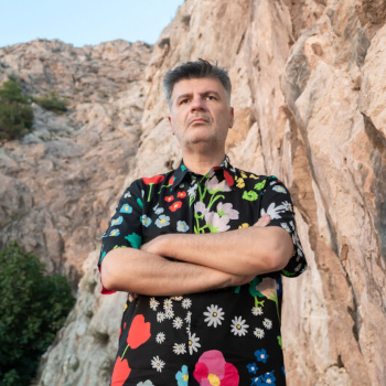 Ο Φοίβος Δεληβοριάς στο Θέατρο Βράχων